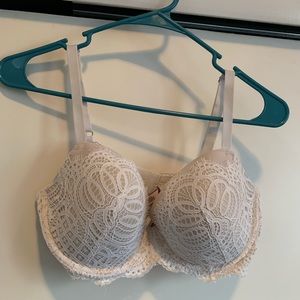 White Victoria’s Secret Bra Size 36DD